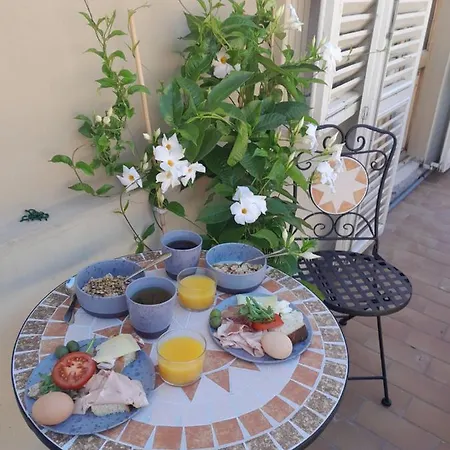 לינה וארוחת בוקר Ballerina Bianca *